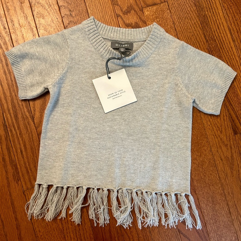 NWT DL1961 fringed grey sweater. Light grey short sleeve Size 4/5